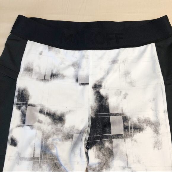 Rebecca Minkoff Black and White Workout Leggings Size Medium - Picture 6 of 8